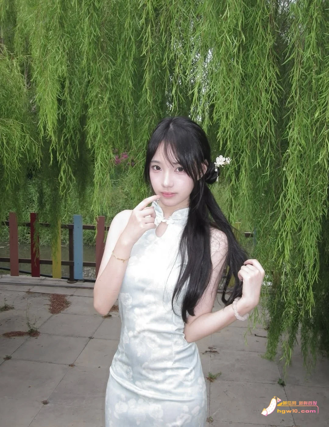 小网红子萱酒店私密视频曝光,昔日高颜值形象与露脸画面形成强烈反差