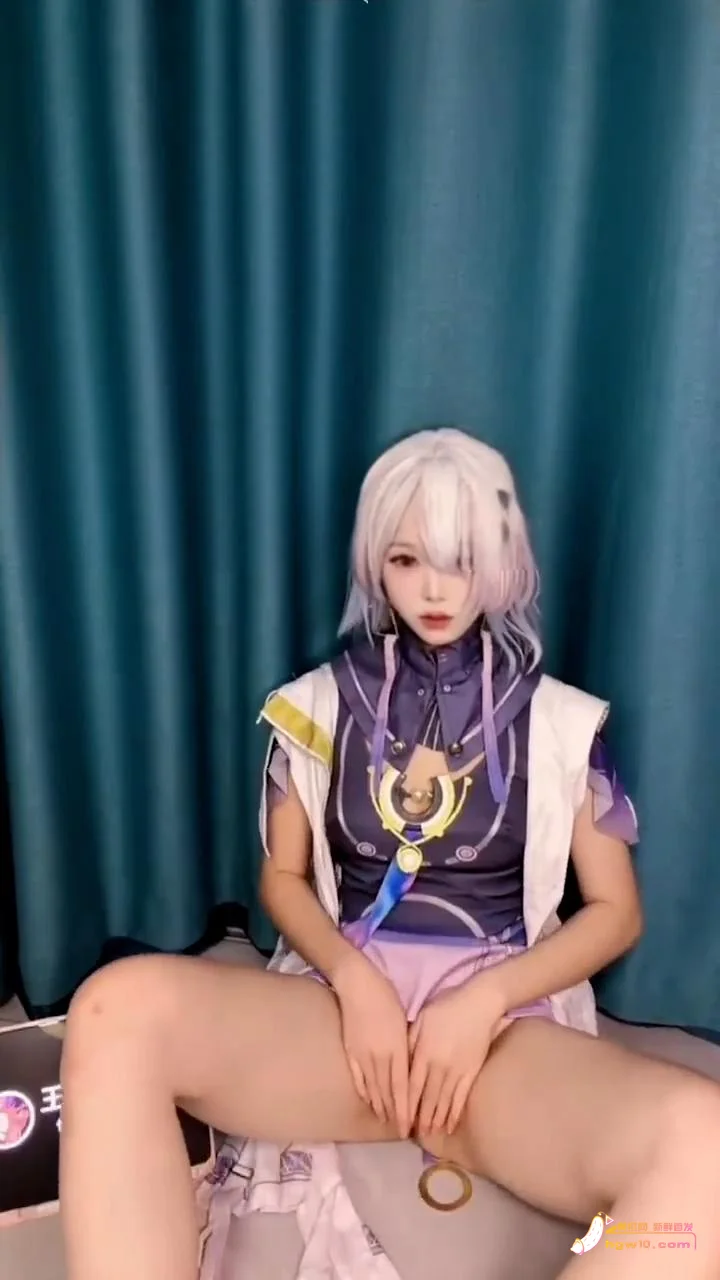 小鸢宝宝穿鸣潮莫宁cos服 白虎露脸双道具自慰