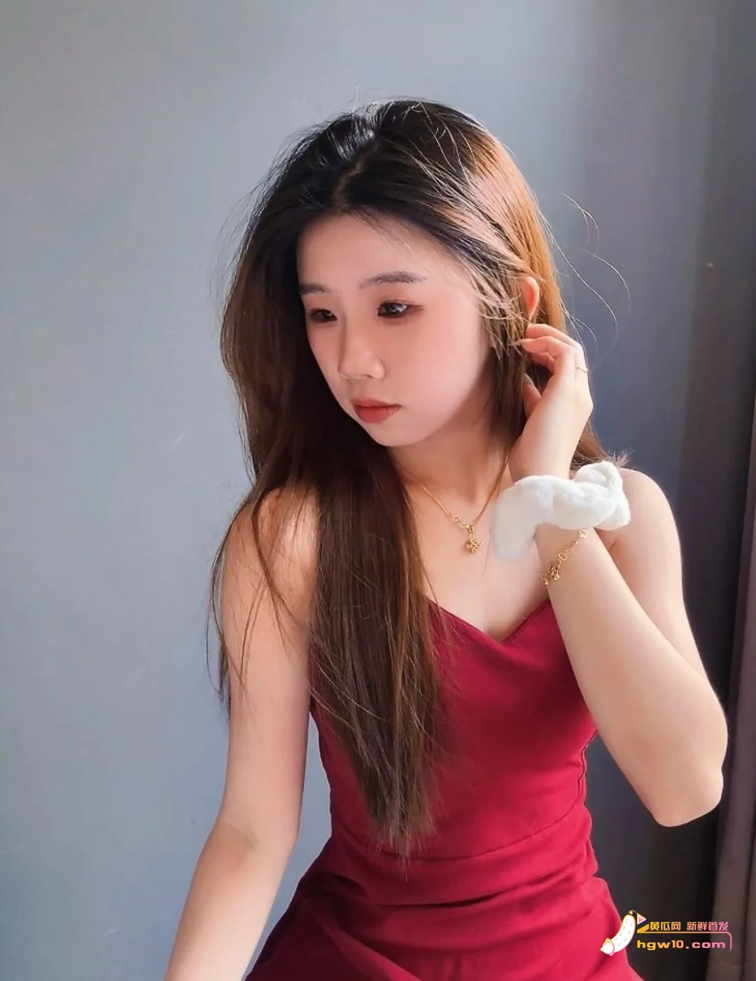 04年高颜值美春佩早期私密视频外流，娇喘声引热议