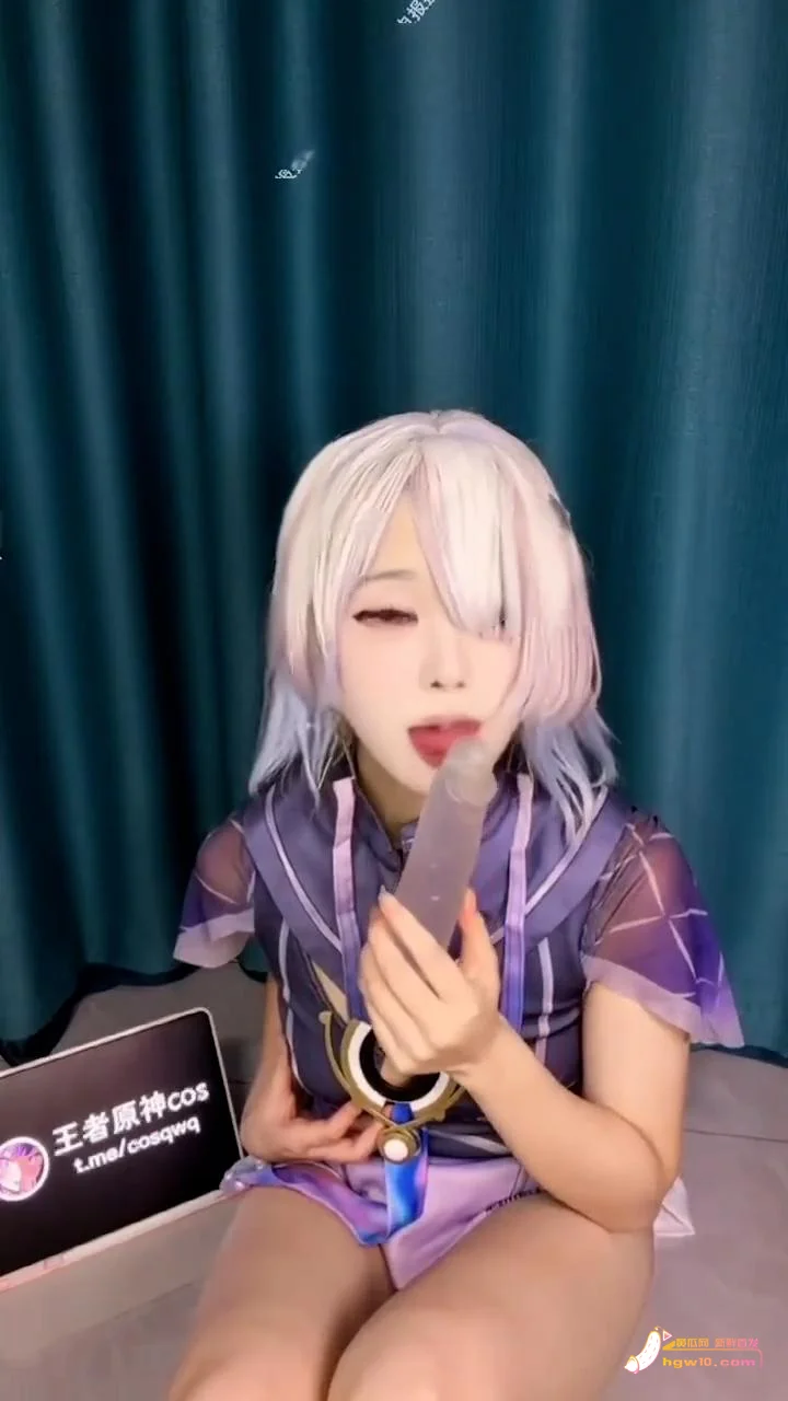 小鸢宝宝穿鸣潮莫宁cos服 白虎露脸双道具自慰