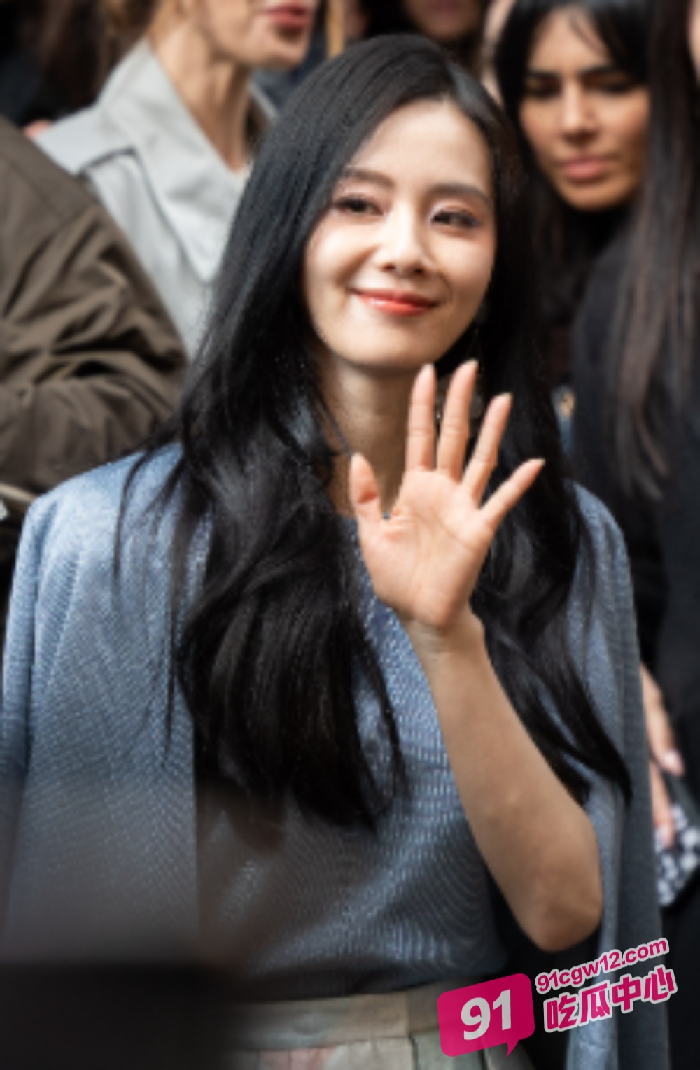 AI换脸女神刘诗诗化身性感女秘书在老板办公室被3p 抚媚表情艳丽十足 配图