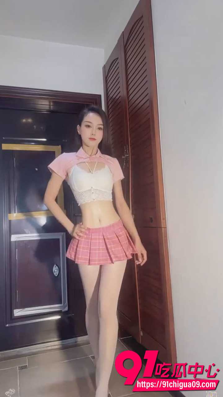 抖音极品网红小鸽子露脸全裸自慰1