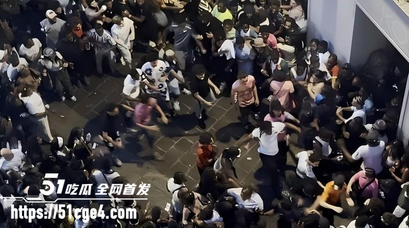 法国巴黎音乐节暴力事件08 法国巴黎音乐节暴力事件08