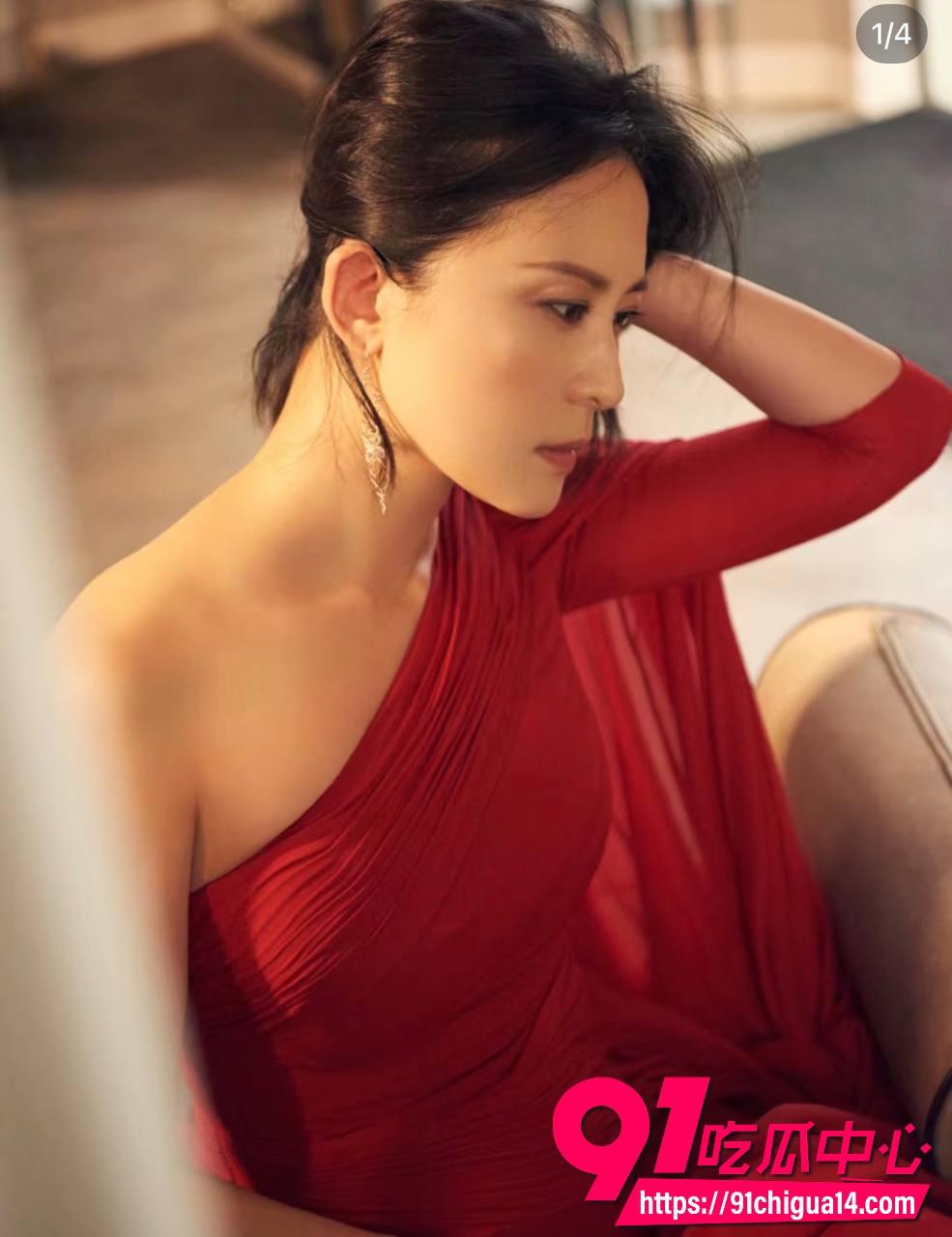 亚投行长女儿金刻羽35