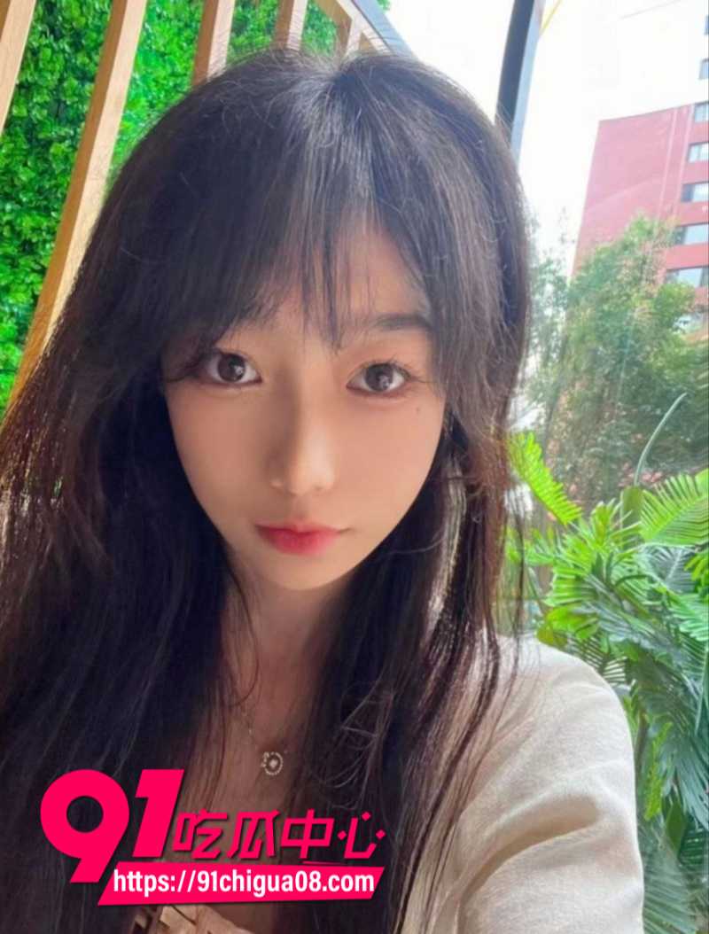 陕西大学 极品女校花 沈雅 校外约炮精神小伙 被拍摄大尺度性爱视频