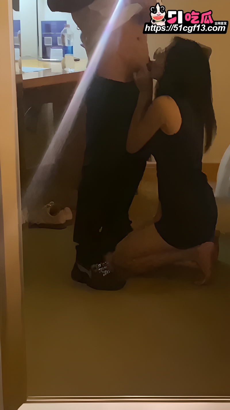 绿帽夫妻 李李Momo 绿毛龟丈夫找单男酒店约炮 1 绿帽夫妻 李李Momo 绿毛龟丈夫找单男酒店约炮 1