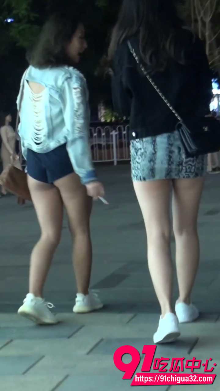 经典街拍包臀短裙美女8
