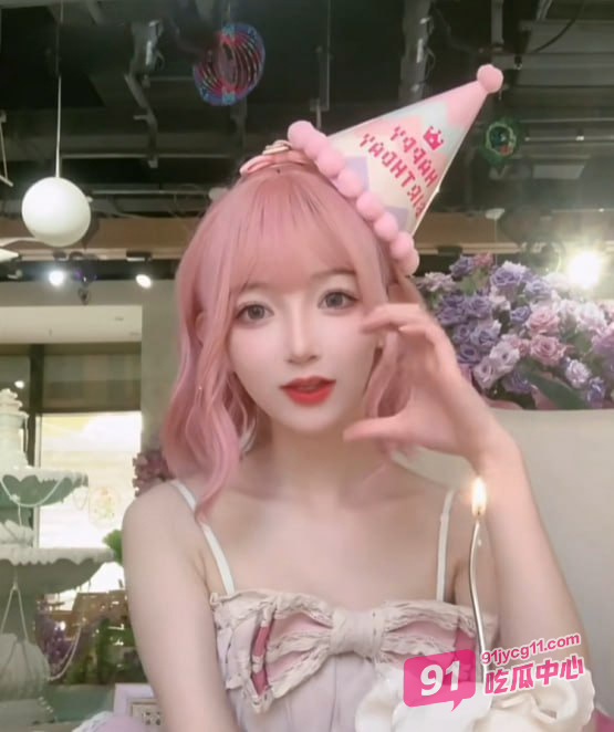 B站美女博主猫小娴 初下海制服诱惑 激情自爱让人欢喜！ 配图3