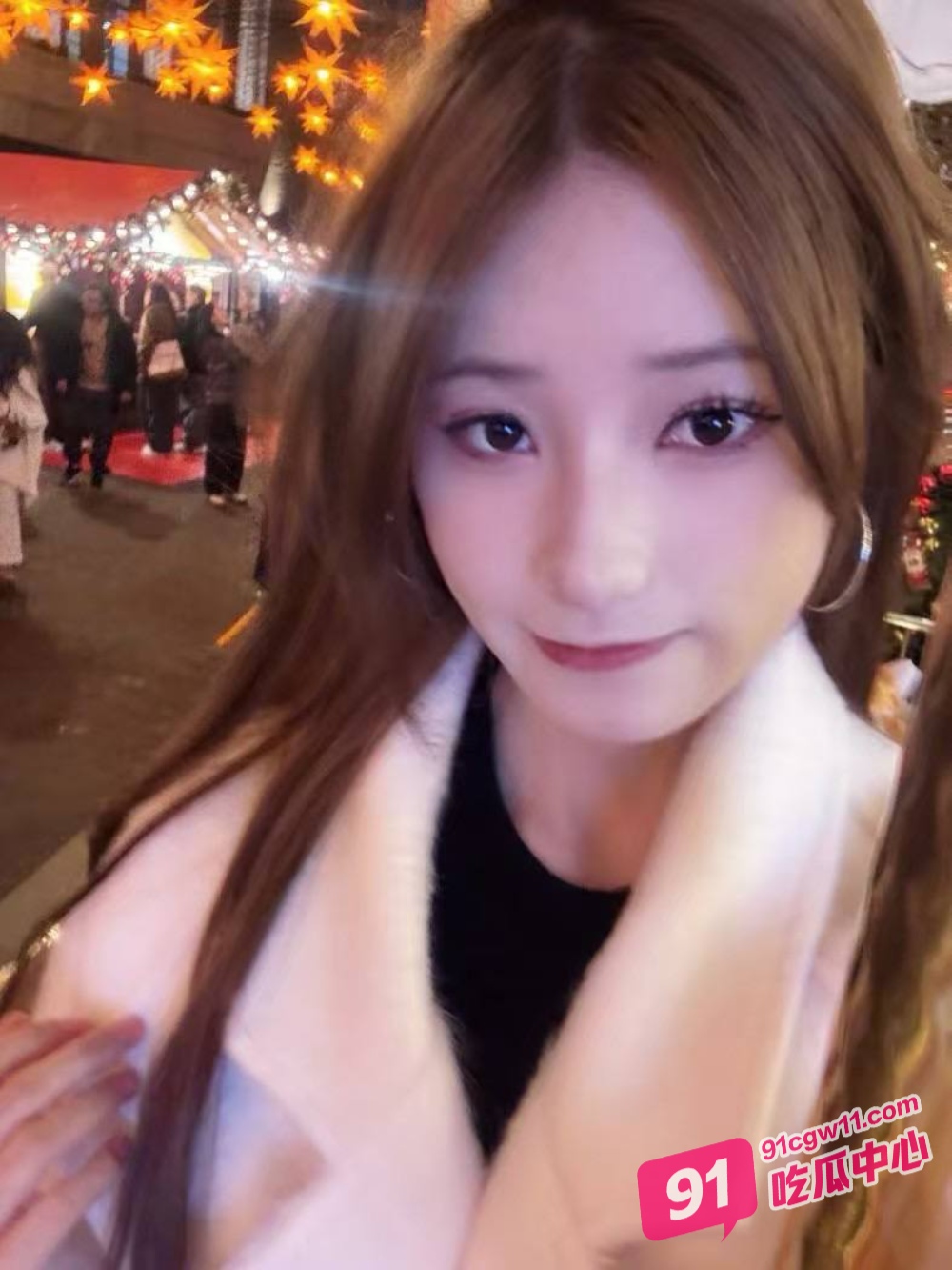 轰动全网的柳州莫菁与男友艳照门泄密事件 如此网红怎能不爱？ 配图