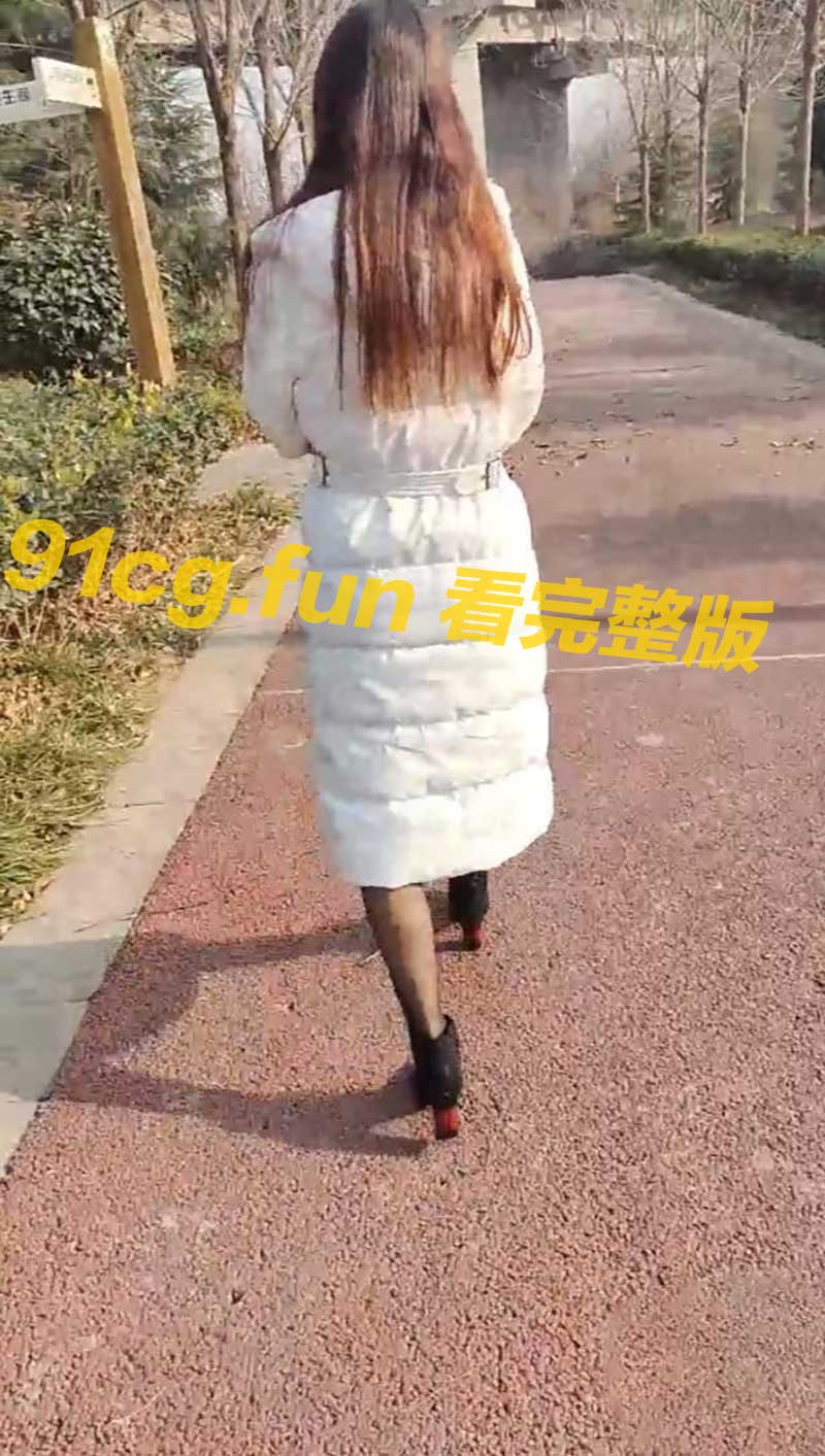 野外激战流汤！与骚逼嫂子性奋乱伦偷情喷满地水