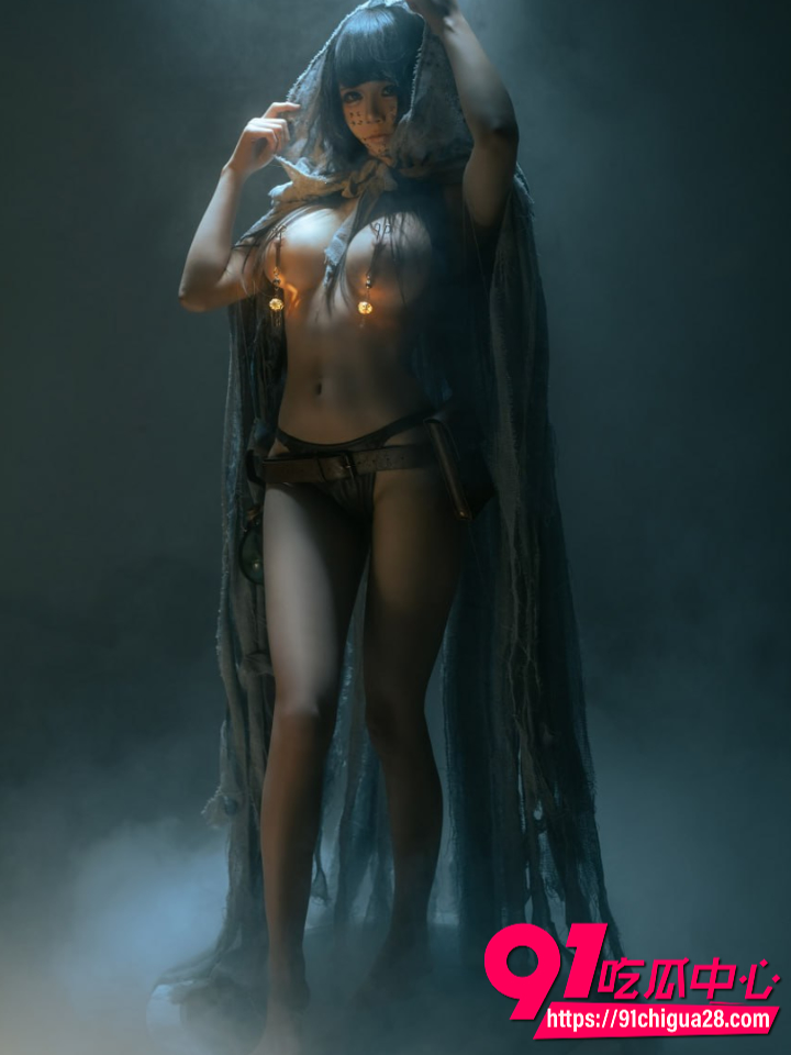 高颜值网红八木芽子COS女巫7