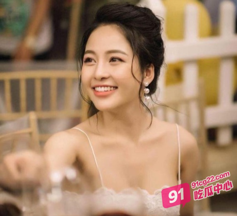 越南网红 杜陈映 偷情门事件 做伴娘时偷吃新郎 没想到和新娘竟是闺蜜俩 配图4