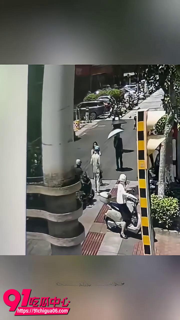 小米yu7女车主剐蹭监控4
