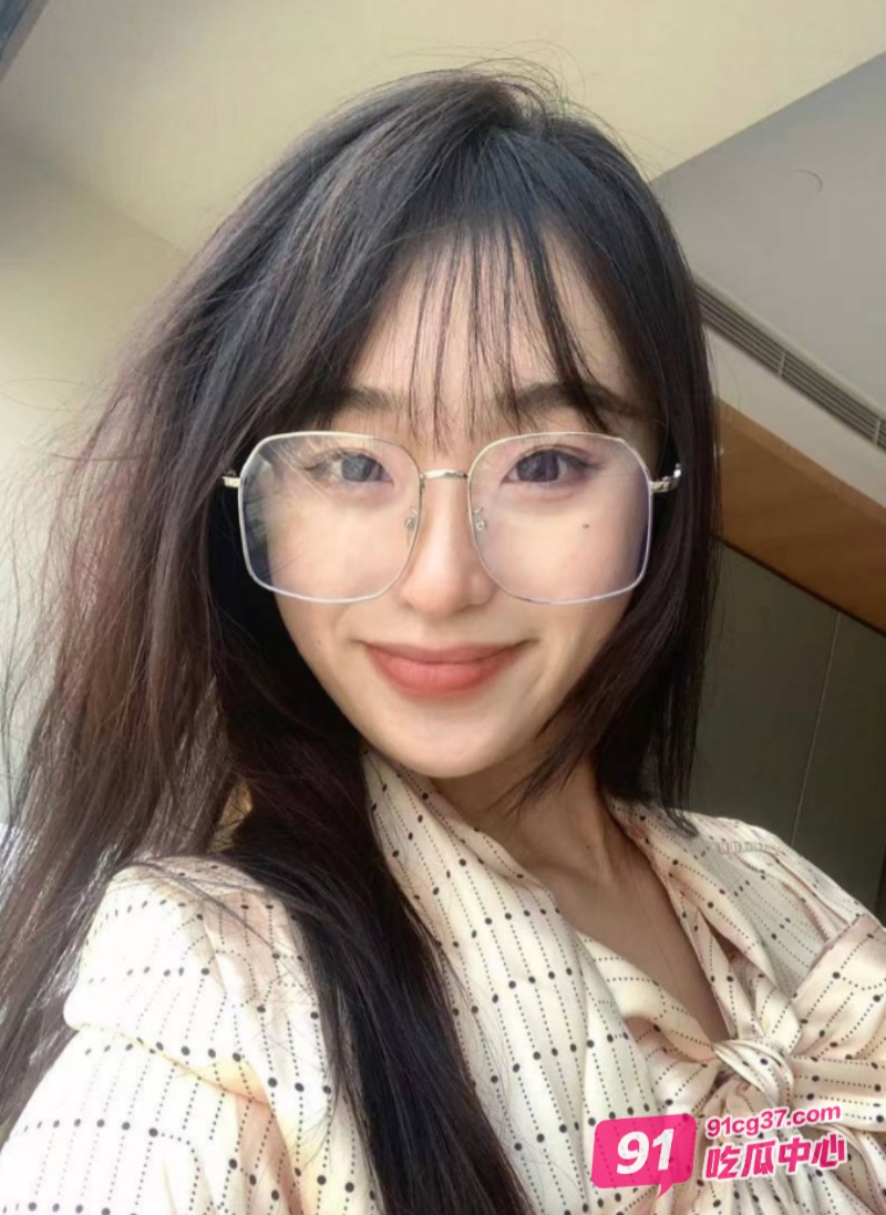 绿帽男分享娇妻～疯狂打桩后入爆操肥臀蜜穴！ 配图4