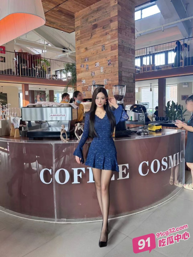 上海娇妻惠莹玉在家自慰被自己的霸总老公发现 霸总直接杀回家中爆干骚货！