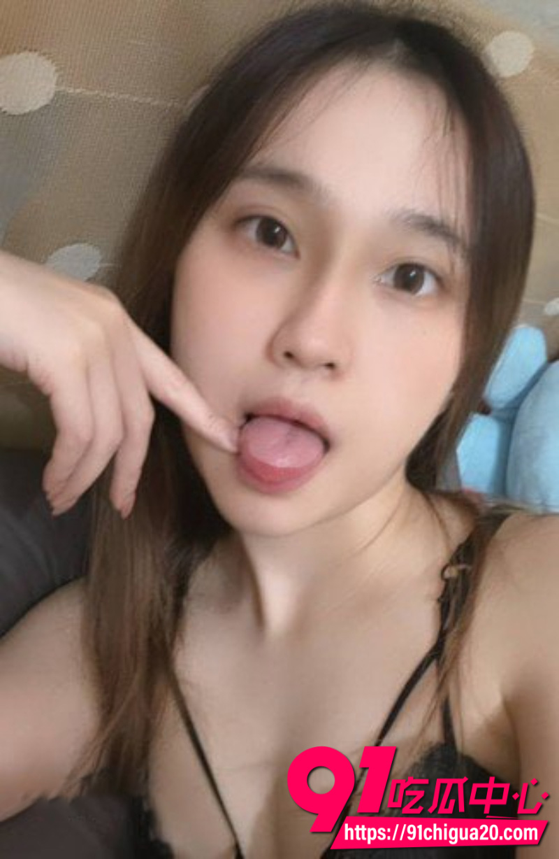 小红书极品女网红大尺度群P性爱自拍28