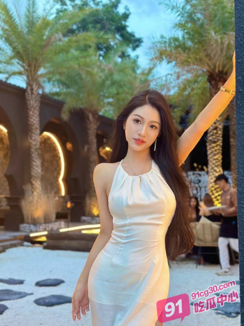 十八线模特陈若仪与好姐妹组团玩群p 双臀挺立 二女战三男险些被玩死！ 配图2