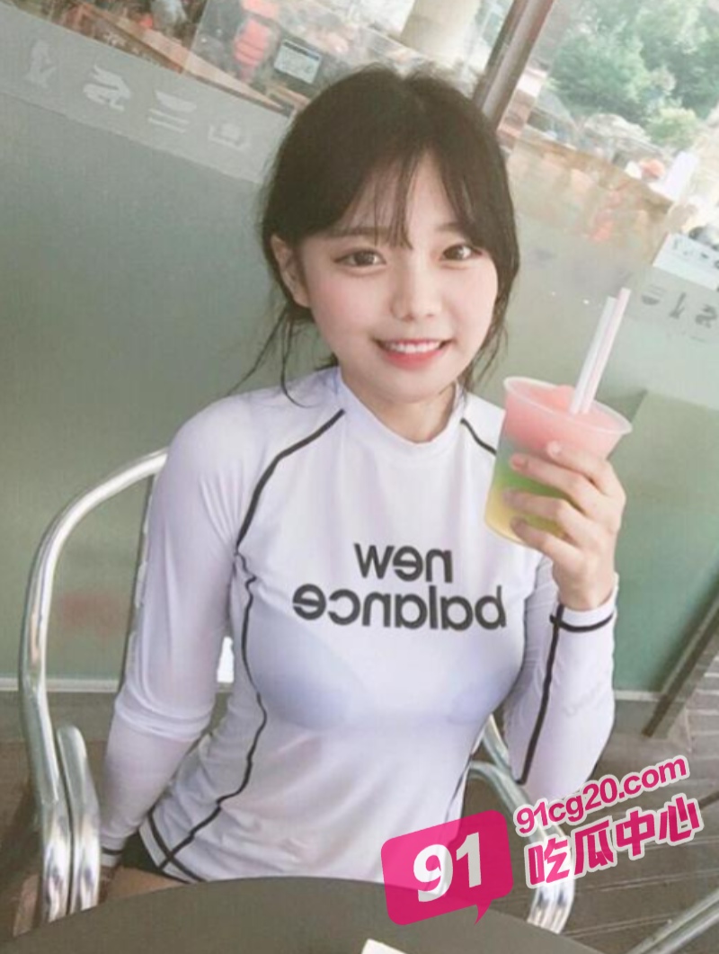 兄妹乱伦之禽兽哥哥 我用精液滋润妹妹的美穴 配图2