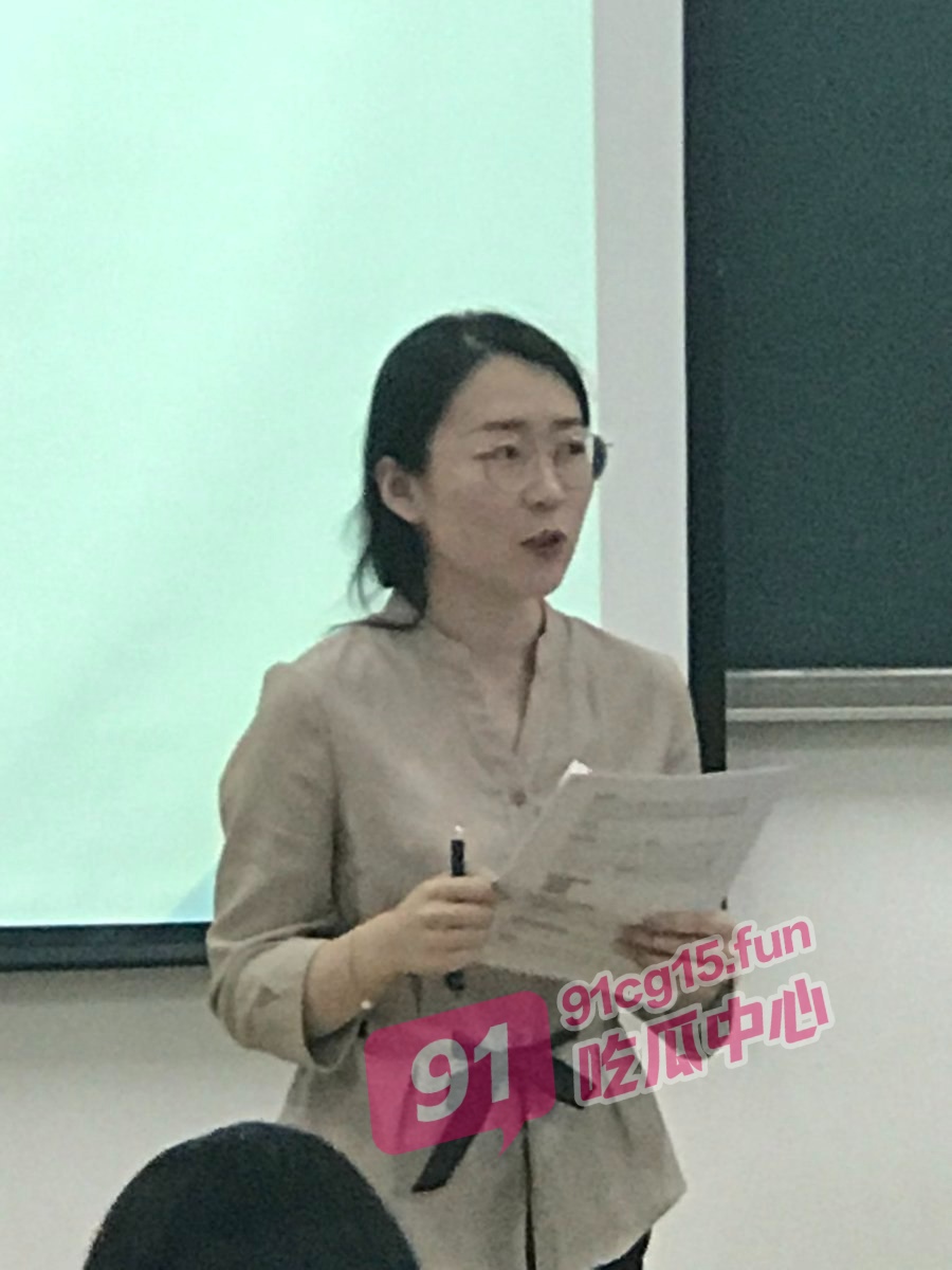 湖北黄石高中教师秦琴～课上好老师 下课好精盆 车震，3P，口交，丝袜，样样精通！
