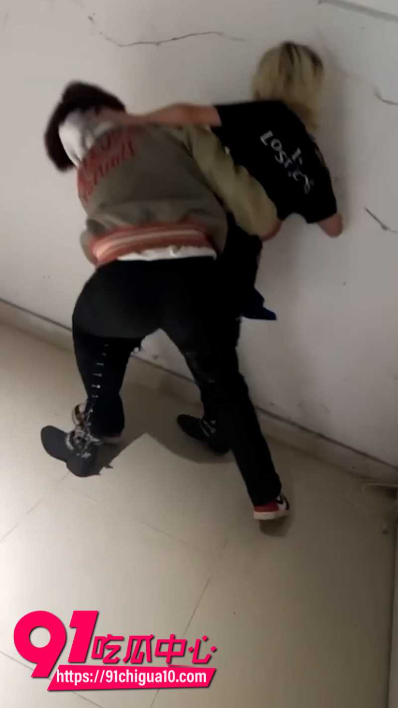 精神小伙打架霸凌现场9 精神小伙打架霸凌现场9
