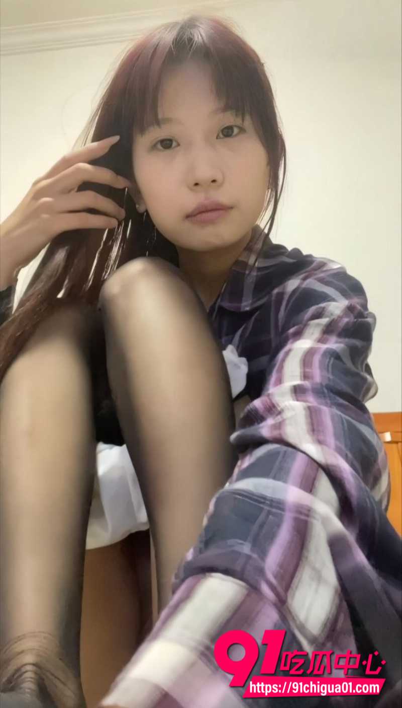 长沙极品反差婊王辰渝自慰视频全网疯传 黑丝玉足粉嫩十足 一线天骚穴高潮不止!
