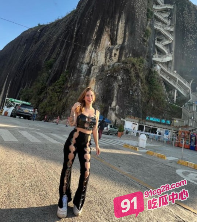 国外网红KattyBlake在瓜塔佩巨岩活春宫事件 著名地标另类打卡方式！ 配图2