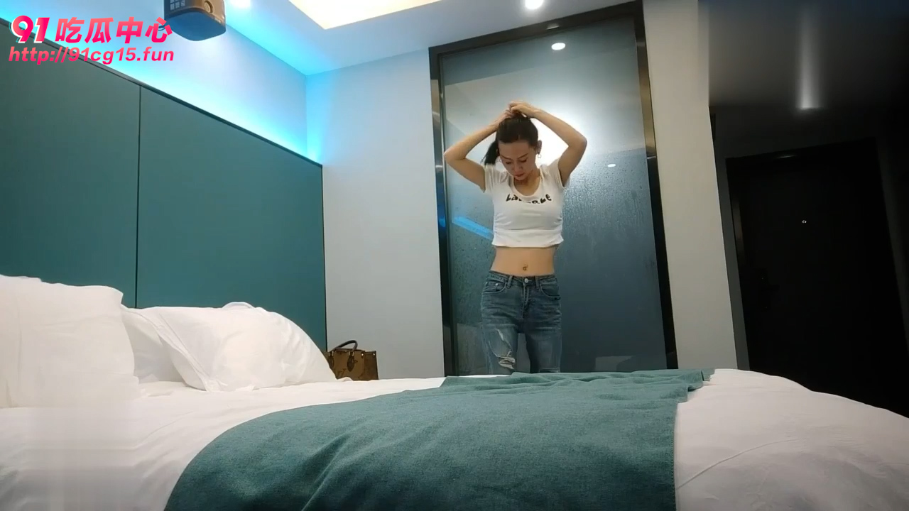 少妇推荐～身材不错的颜值白领少妇 性欲强水多活好不粘人 “我就要你一直干我”