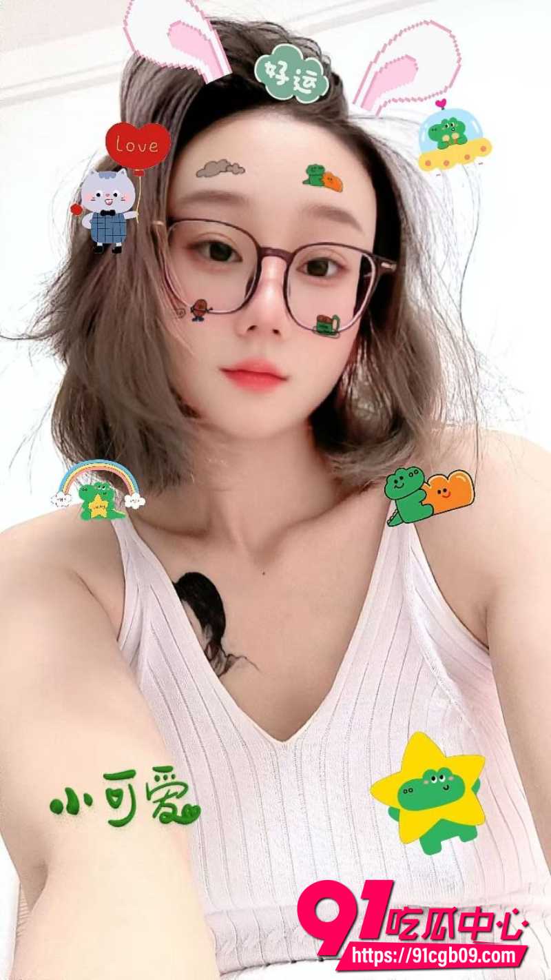 真实投稿 绿帽老公发现骚货老婆背着自己与网友裸聊自慰 这黑穴一看平时性欲就很强！