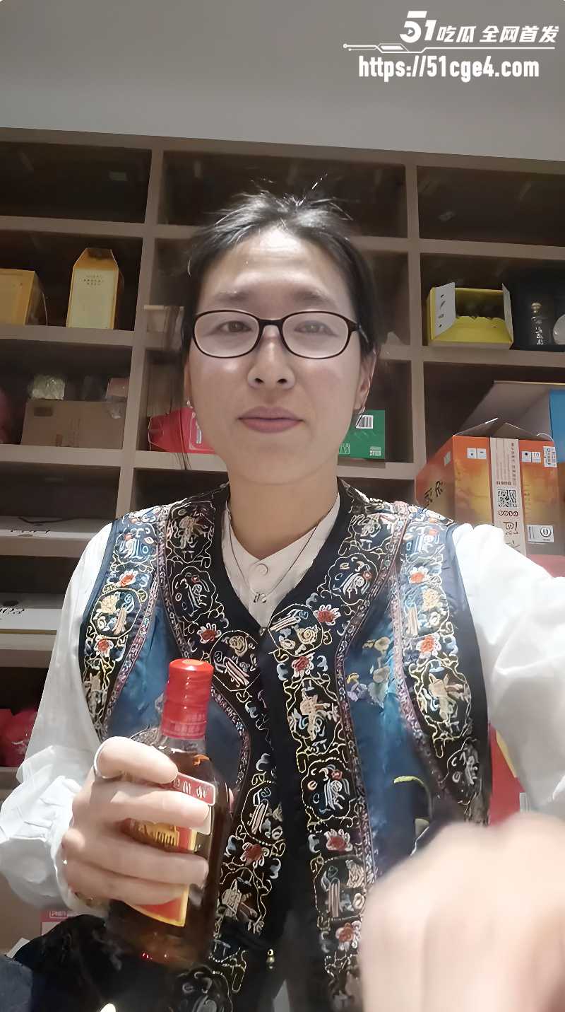 山西运城超市老板娘带儿子和同学3P乱交 1