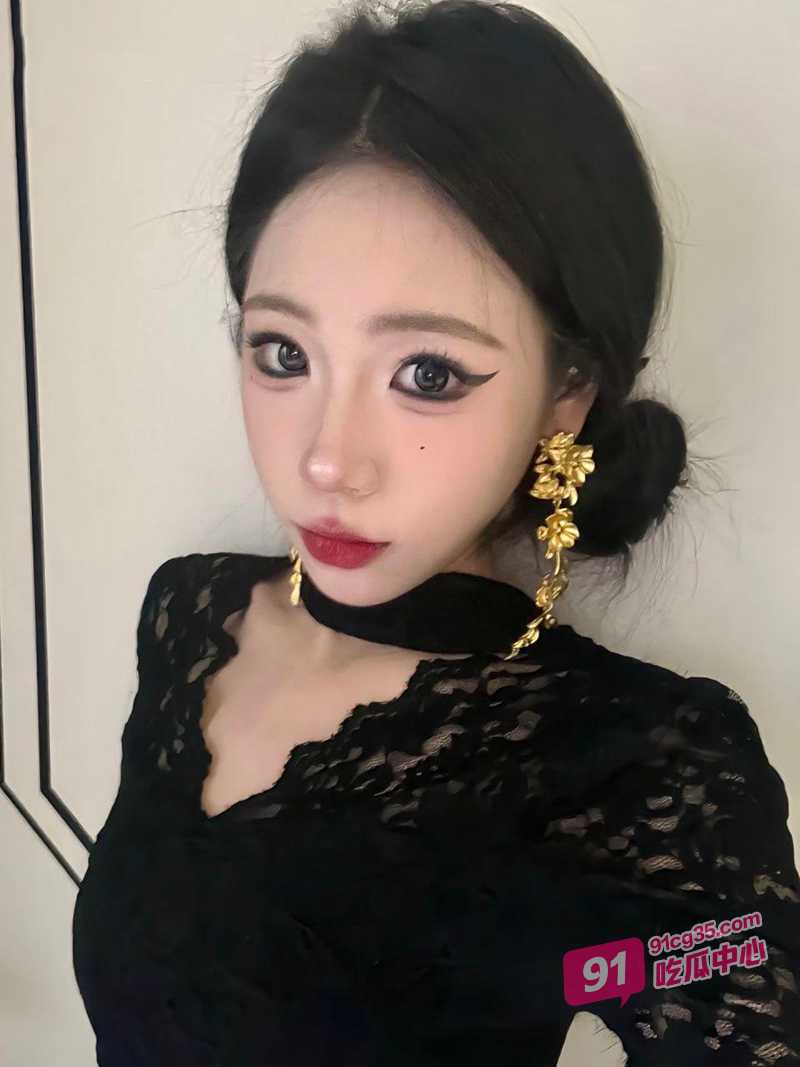 抖音小网红emlly 传闻是某金主调教的性奴泄欲器 玩够后视频被曝光！ 配图4