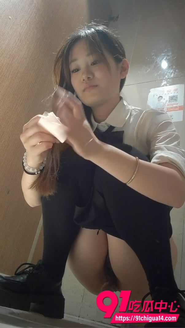 酒吧女厕偷拍3