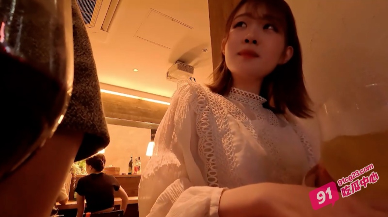 渣男约女网友面基 第一次见面就把人家灌醉迷奸 毫不怜惜抱头插嘴插出了泡沫！