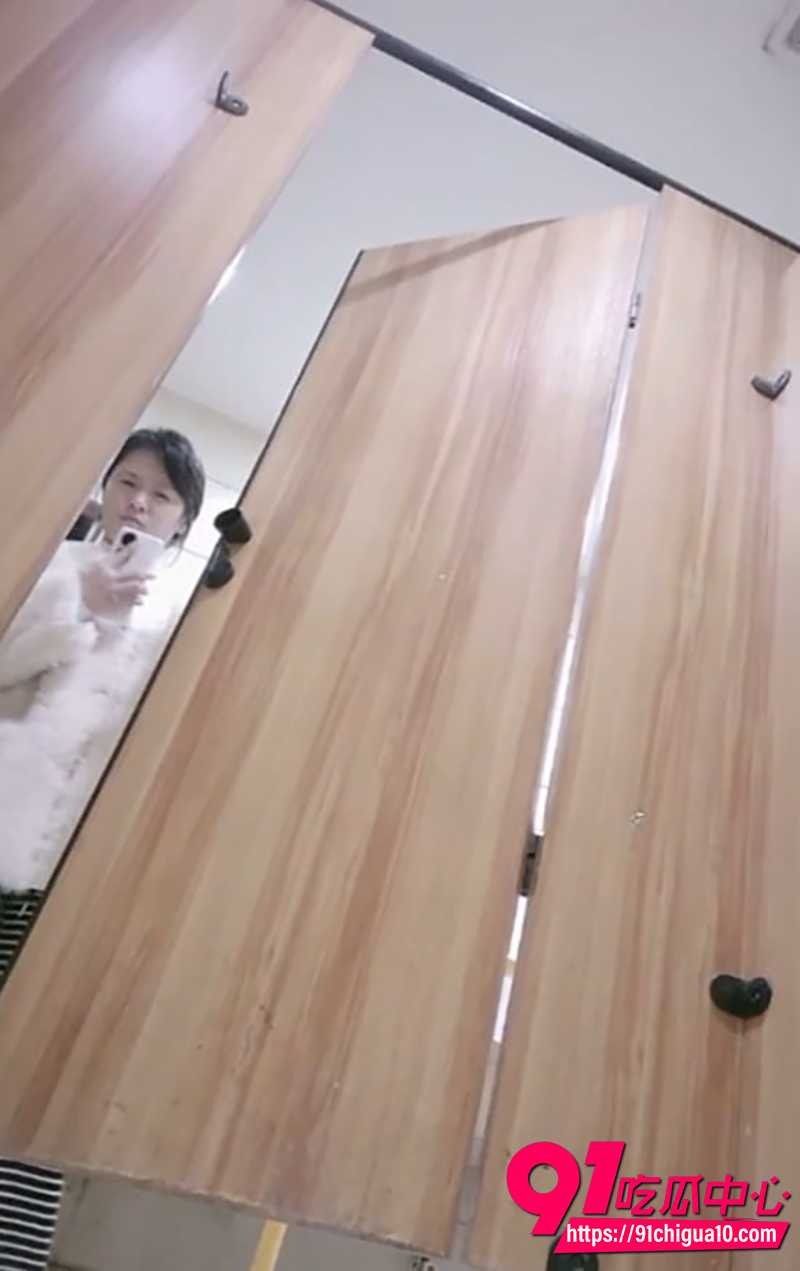 精品女厕后景偷拍 3