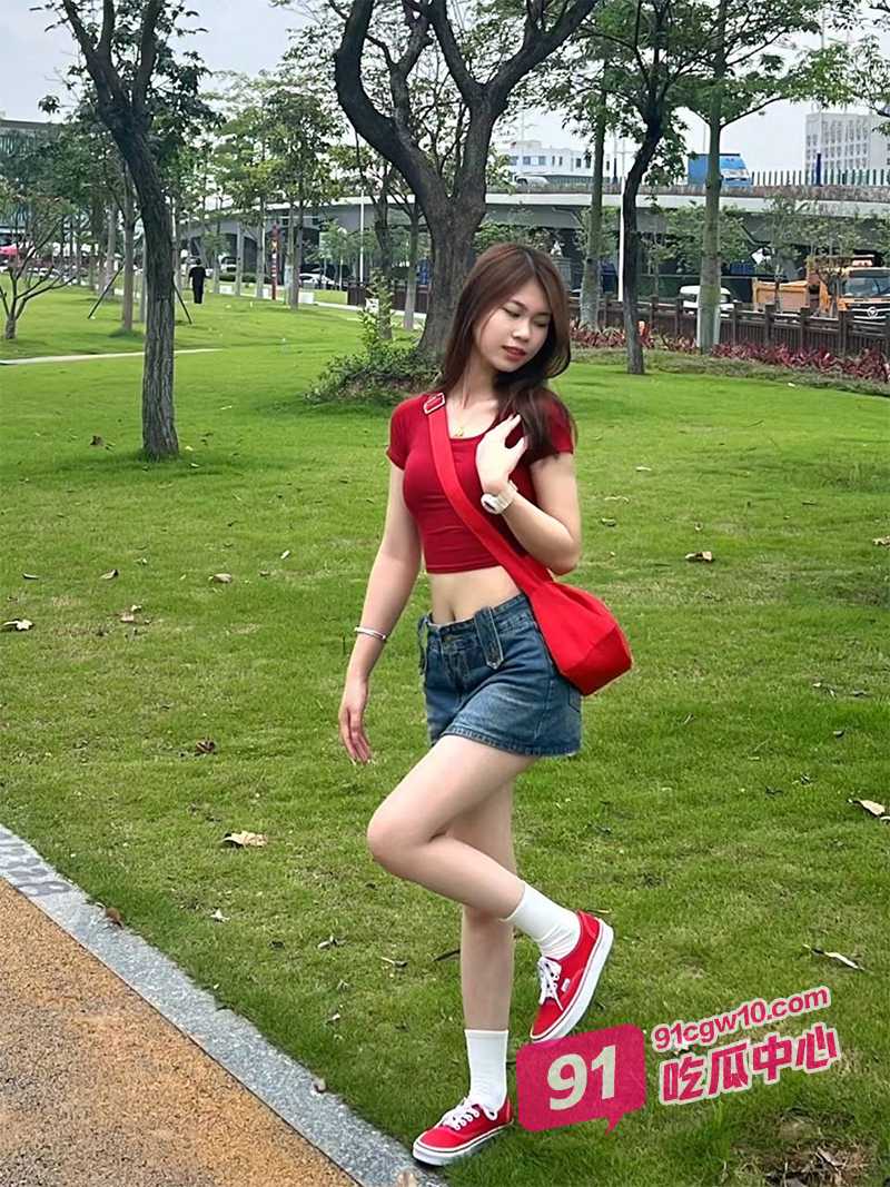 魔鬼身材美女嫩模大尺度私密视频大曝光 各种场地骑操猛干榨精 骚鸡看了都自愧不如~ 配图3