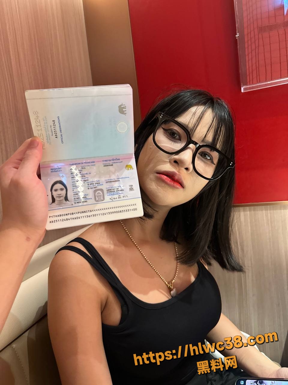 泰国妹子 BOONPOB 在香港借钱不还 嫖客报复公开性爱视频