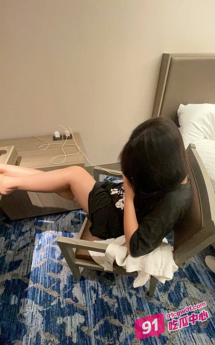 推特极品骚妻小肥羊组织线下4p换妻活动 超多夫妻报名参与淫乱派对！ 配图2