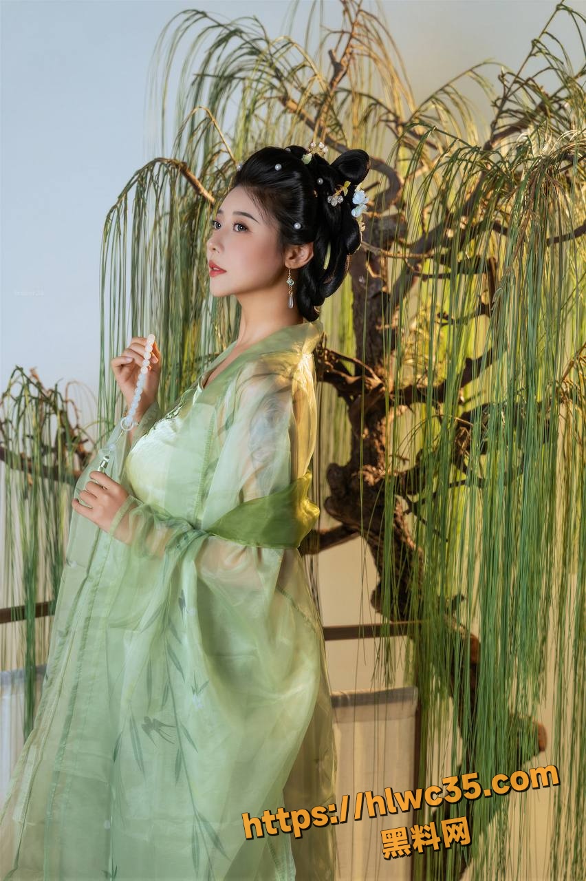 奈汐酱nice 大尺度写真照曝光 绿纱半裸透视装乳贴超撩人