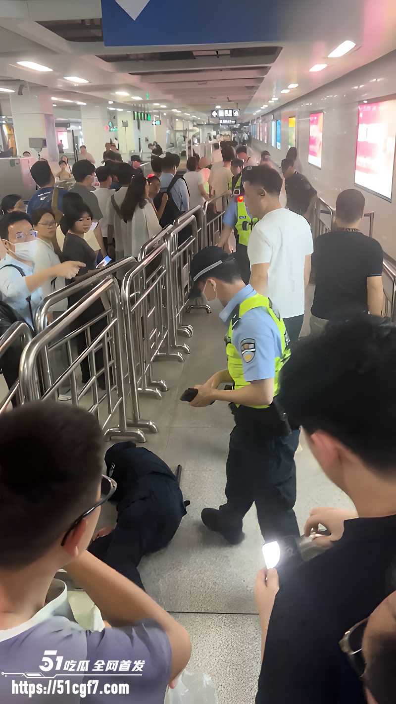 深圳地铁实行人包同检 5 深圳地铁实行人包同检 5