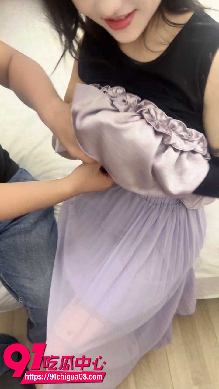 极品嫩妹紫裙诱惑被两男玩弄7