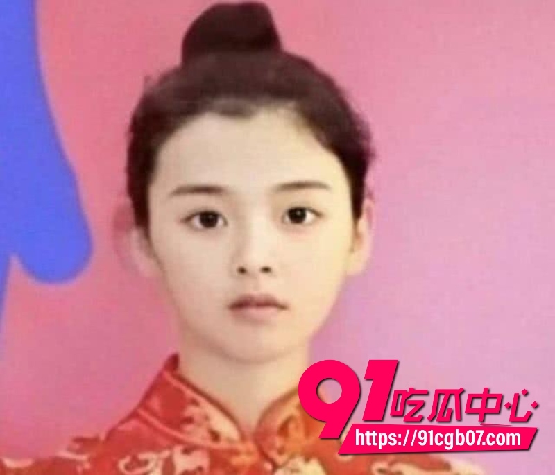 高能大瓜新晋女星 杨超越 早年被人下药性爱视频9