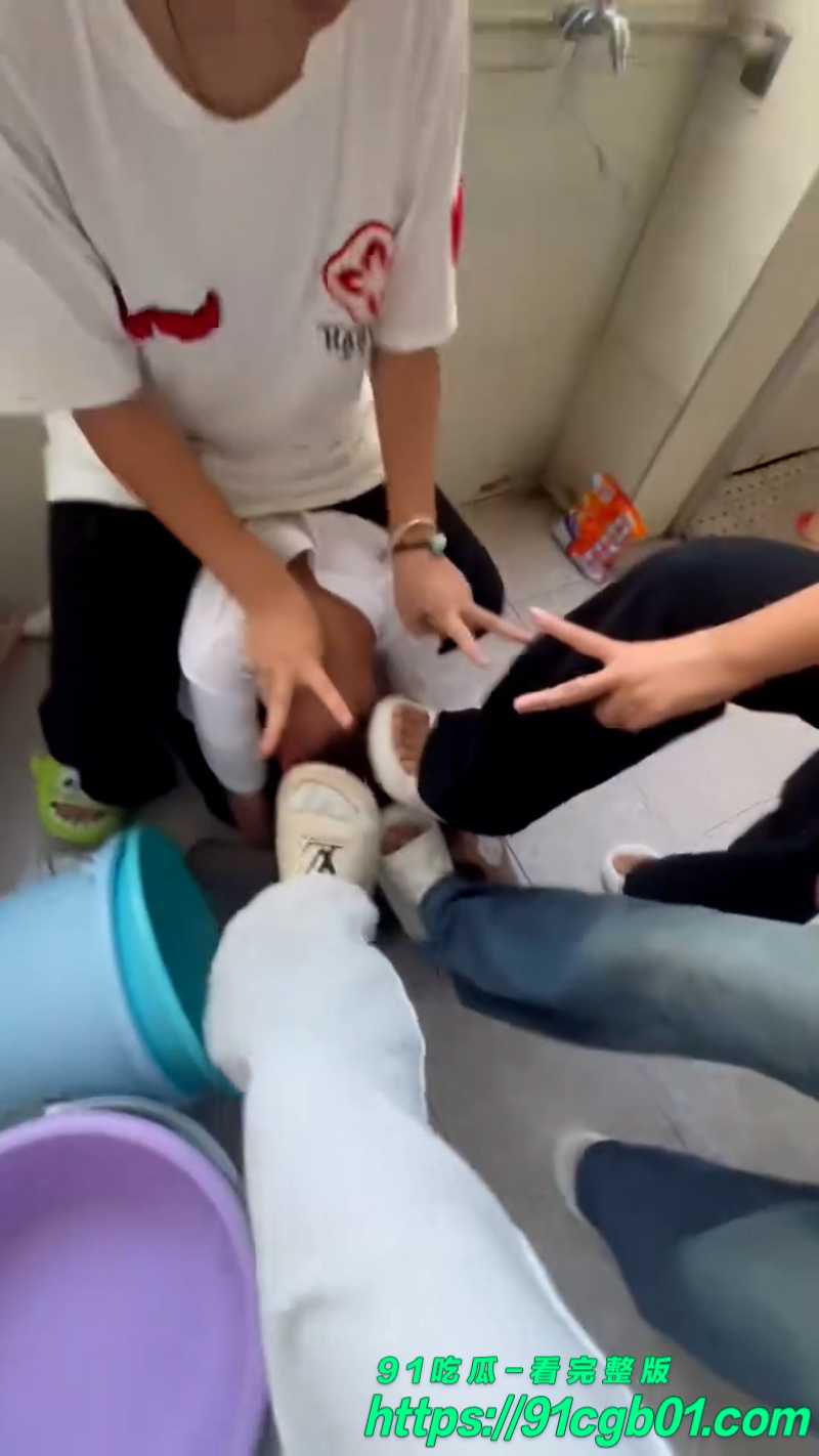 广西梧州市苍梧县石桥中学八名女生围殴一名女生网页素材9素材水印版