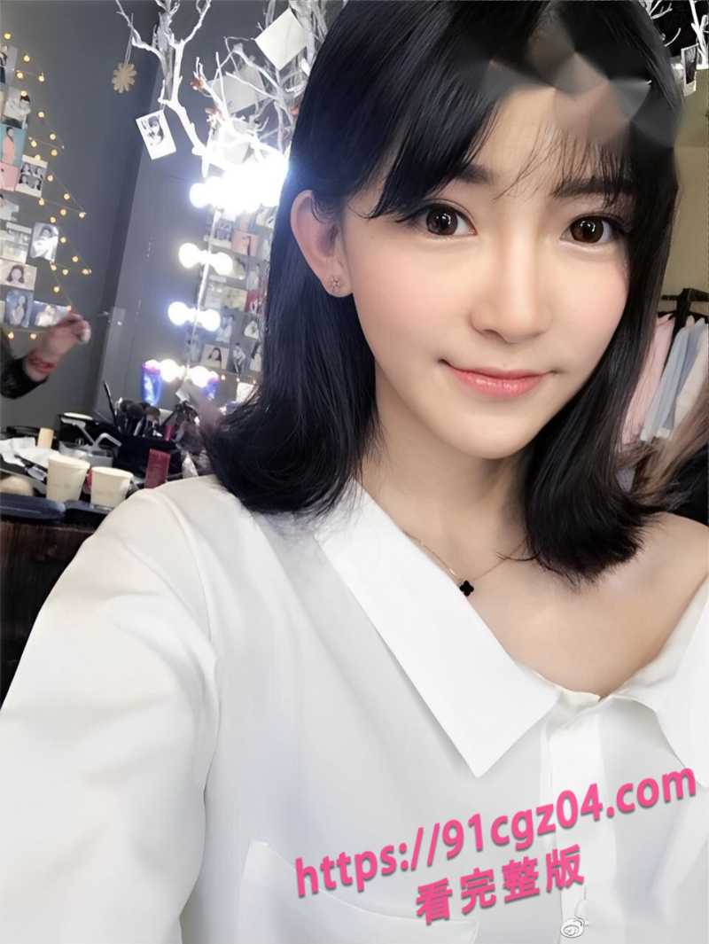 上海高冷御姐拜倒在金钱下! 白嫩的娇躯任由土豪玩弄!