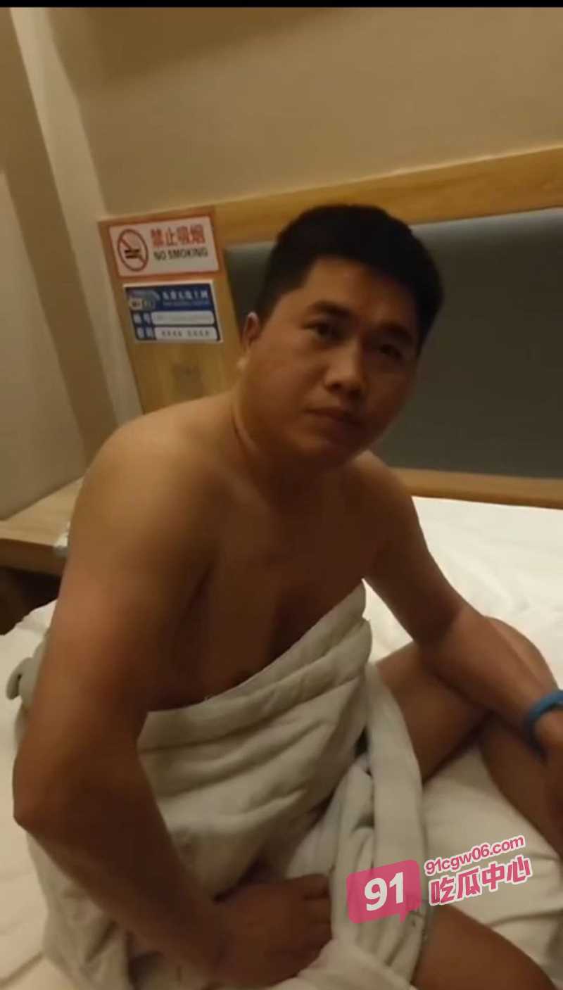 山东男子背着老婆偷偷做足疗 当场被抓现场视频 怒斥家里没钱还出来浪 配图3