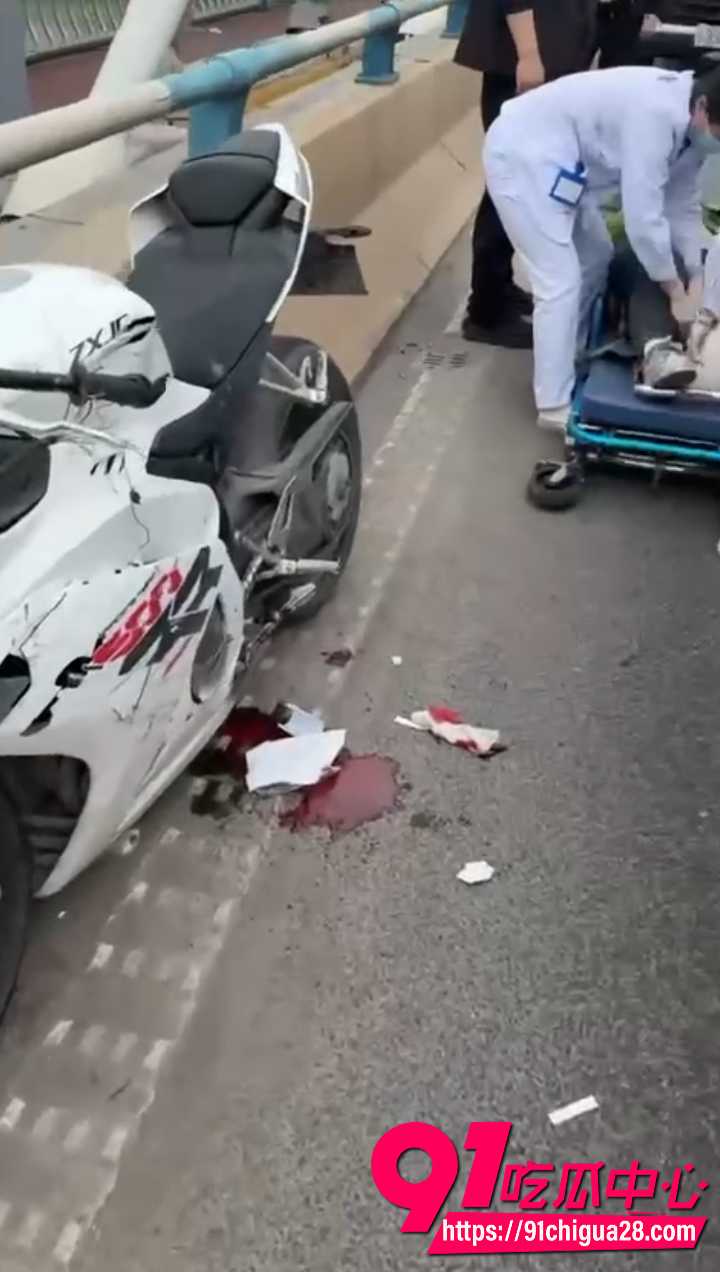 女骑士摩托车高速死亡摇摆4