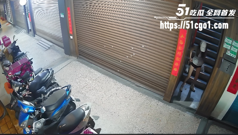 小仙女楼梯口拉屎5 小仙女楼梯口拉屎5
