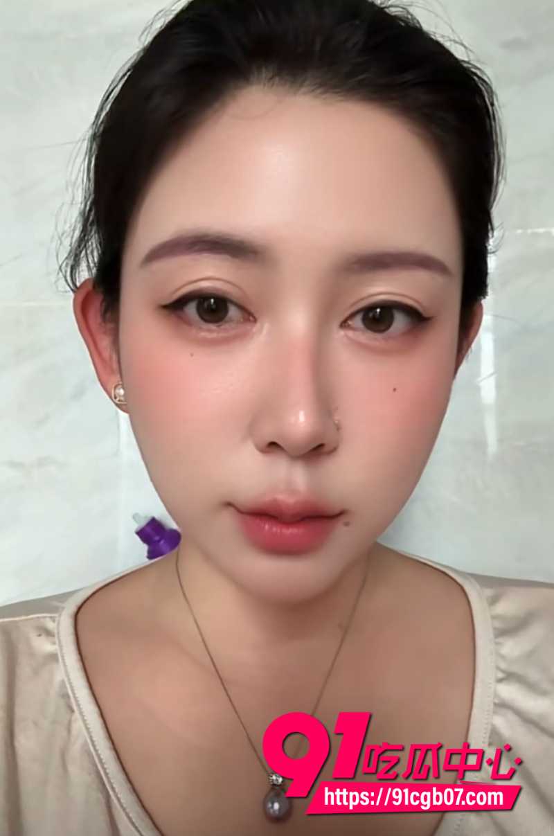 极品抖音爆乳嫩模李雅5