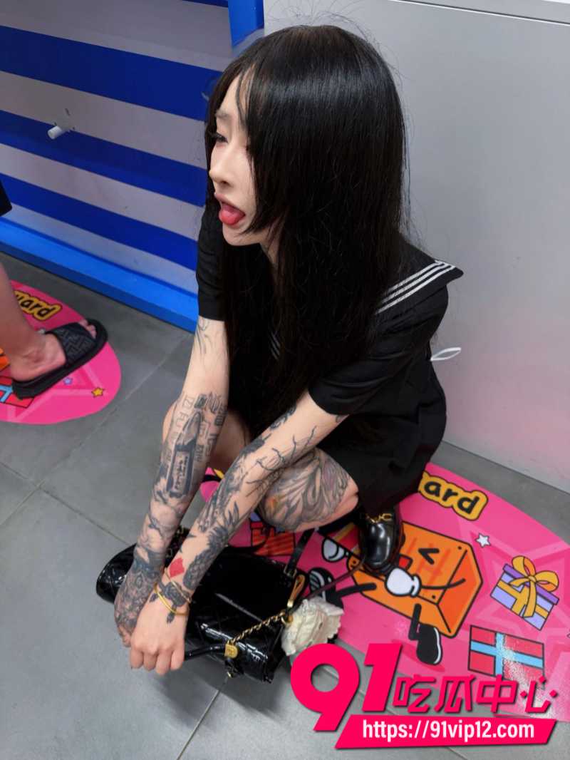 抖音21W粉丝女网红九条南无定制开档黑丝自慰福利2