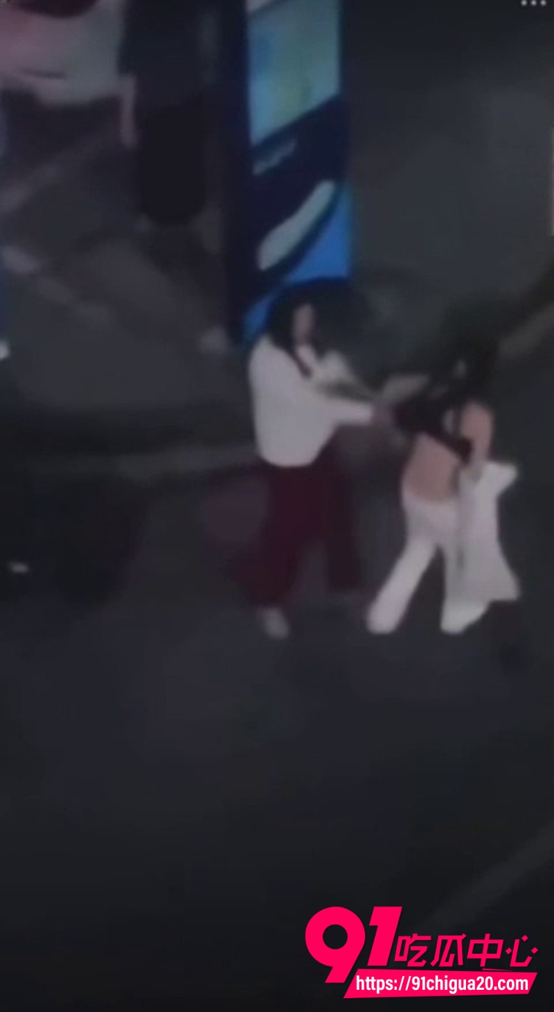 潭万豪街头抓小三7 潭万豪街头抓小三7