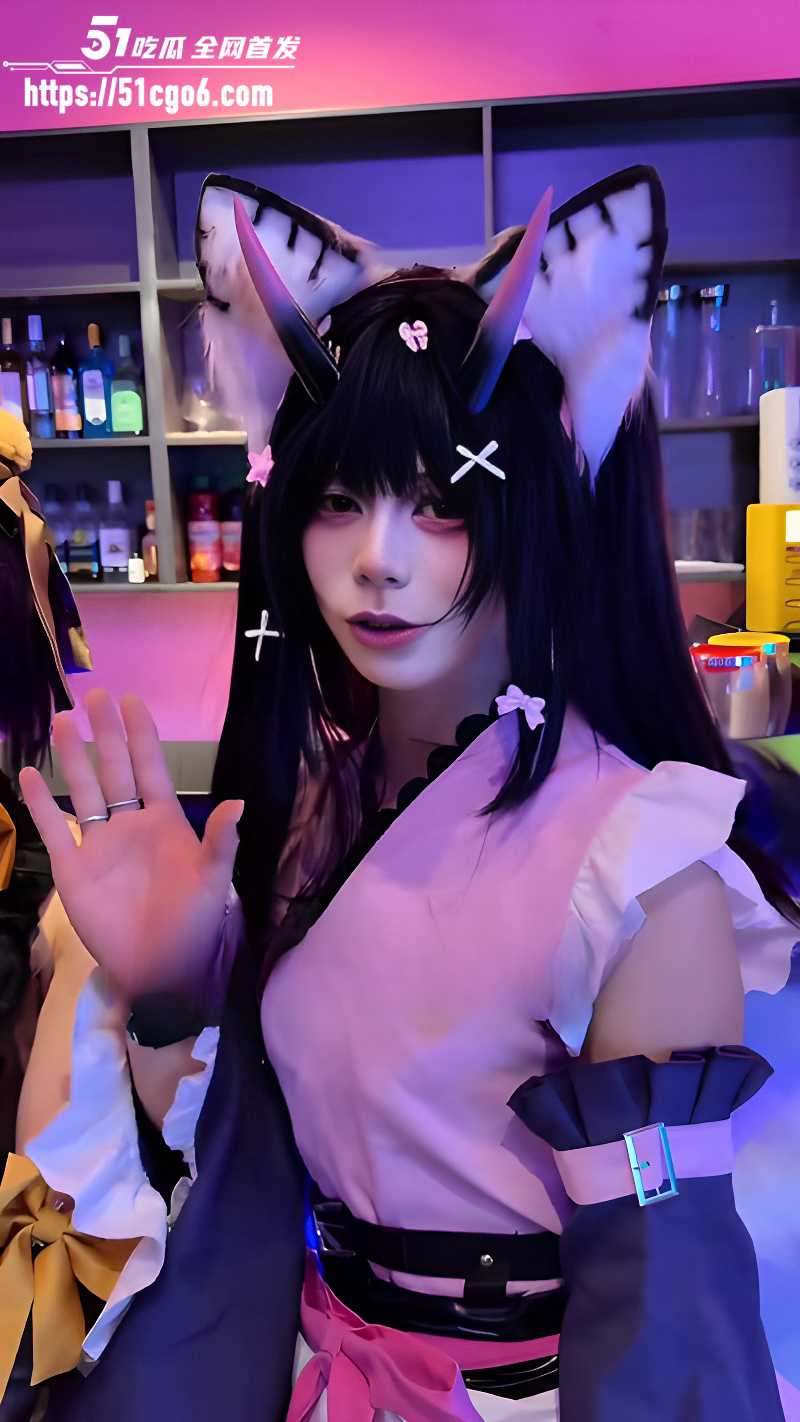 四川成都TS伪娘商业化 男娘Cosplay女仆店尺度极大 2