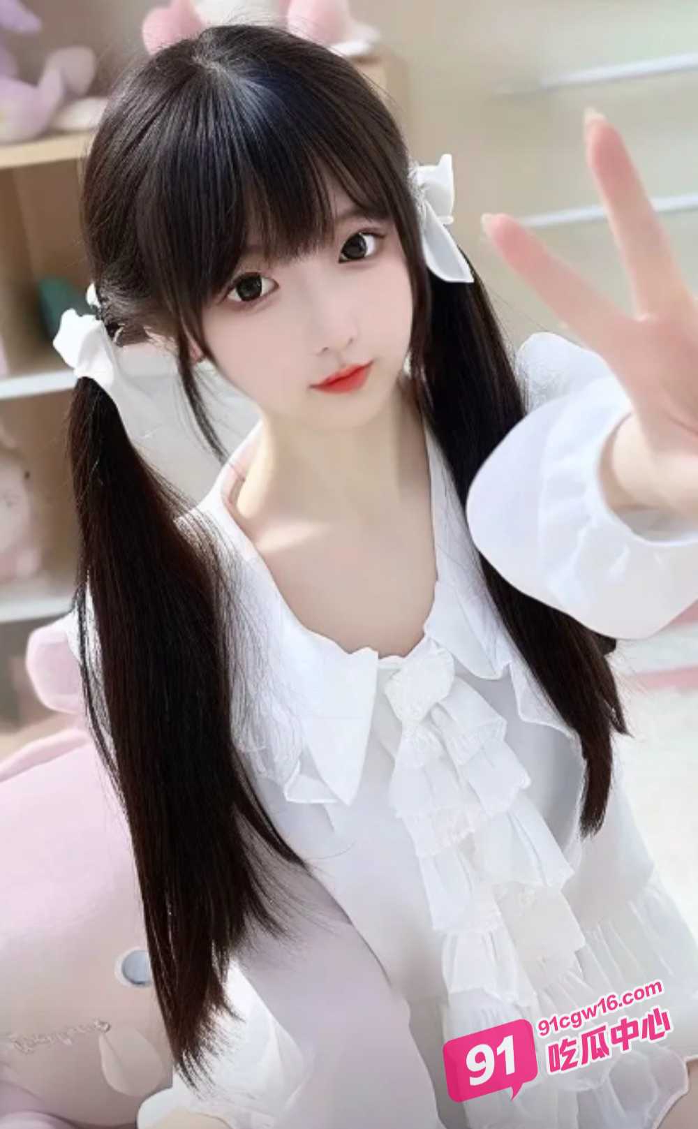 双马尾清纯小萝莉乔乔下海直播 白到出水的高颜值嫩妹你见过吗？ 配图2
